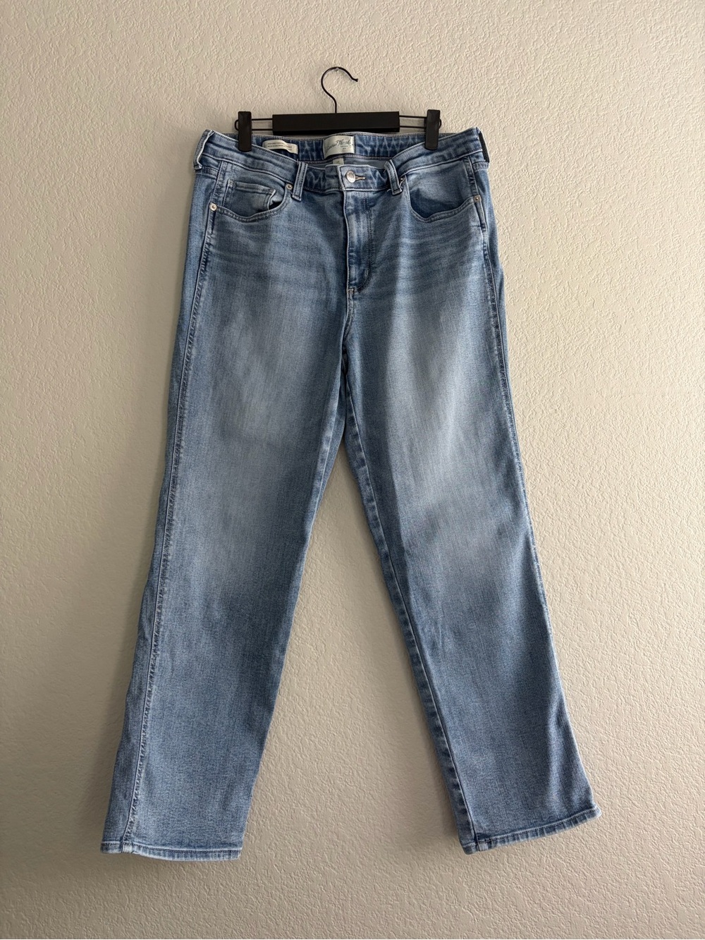 Universal Thread Light Blue Women's Straight-Leg Jeans